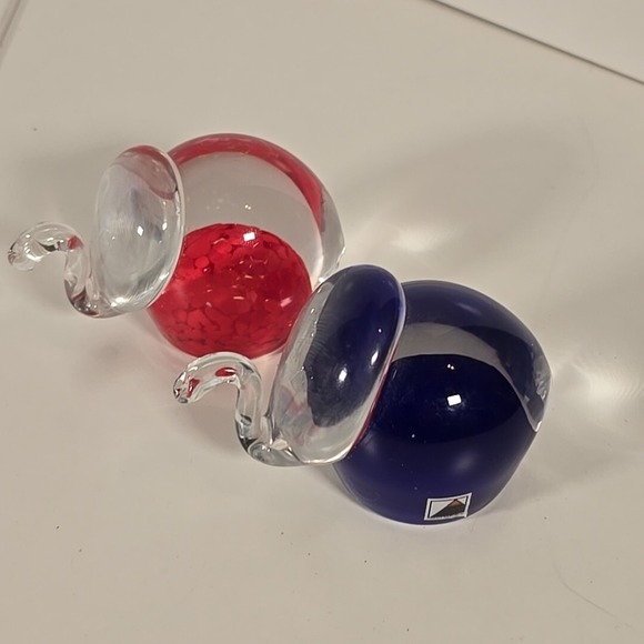 The Unbranded Brand Other - Set Of 2‎ Czech Republic Art Glass Elephants Paper Weights